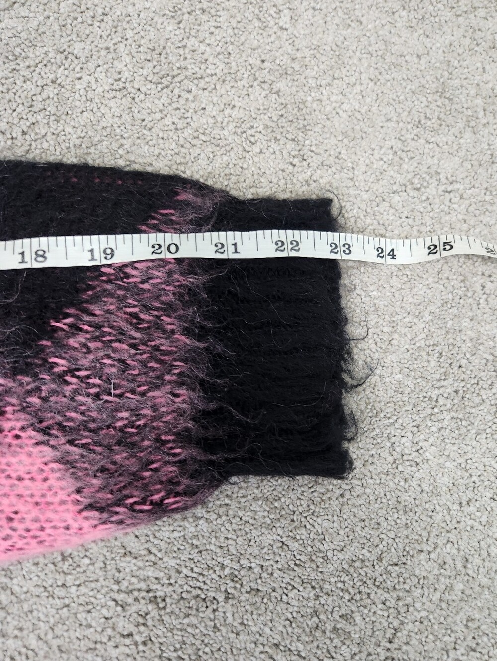 ASO Emily In Paris & Taylor Swift Pink Black Plaid Sweater Oversized Fits Small - Picture 11 of 15